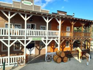 Gallery image of El Paso City, Zlatibor - Unique Wooden Cottages, Treehouse, Wild West Rooms, accommodation 1-6 people in Zlatibor +33 photos