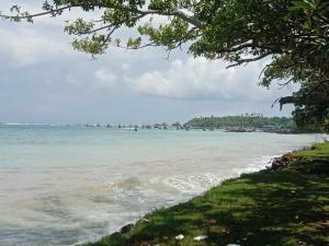 韦利格默Sriya Family Villa Weligama的从海滩上欣赏海景