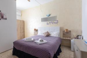Postel nebo postele na pokoji v ubytování Tarona Guesthouse