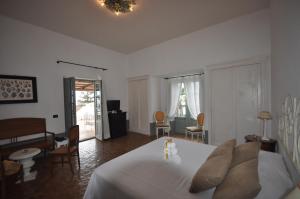 Postel nebo postele na pokoji v ubytování La Salina Hotel Borgo Di Mare