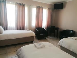 Andante Guesthouse Klerksdorp客房内的一张或多张床位