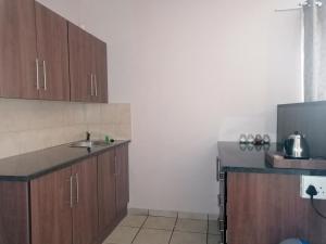 Andante Guesthouse Klerksdorp的厨房或小厨房