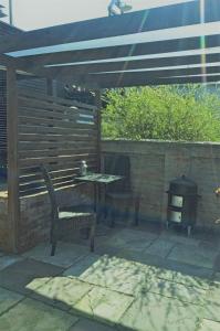 a patio with a table and chairs and a stove at Welch in Zaniemyśl