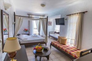 Postel nebo postele na pokoji v ubytování Creta Aquamarine Hotel + 37 fotografií