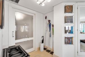 Kúpeľňa v ubytovaní YOLO Spaces - Sotogrande - Puerto Boutique Apartment