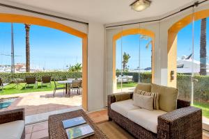 Posedenie v ubytovaní YOLO Spaces - Sotogrande - Puerto Boutique Apartment