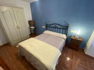 Łóżko lub łóżka w pokoju w obiekcie Casa Rosalía