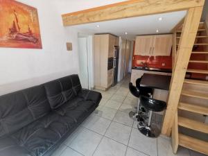 Kuchyňa alebo kuchynka v ubytovaní 5012 Green Village i6