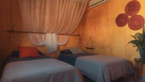 Cama o camas de una habitación en Hostal Esfigueral