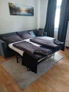 Postel nebo postele na pokoji v ubytování Cozy 2 ROOM APARTMENT - Enjoy Viennas summer Vibes