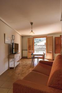 Część wypoczynkowa w obiekcie Barranco de la Olla by Apartamentos Arnedillo