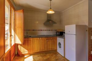 Kuchnia lub aneks kuchenny w obiekcie Barranco de la Olla by Apartamentos Arnedillo