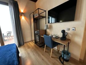 a bedroom with a desk and a room with a bed at Boutique Puerta Real in Seville