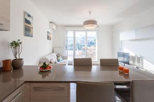 Część wypoczynkowa w obiekcie L8 Calm, panoramic Sea View withTerrace, Parking & AC