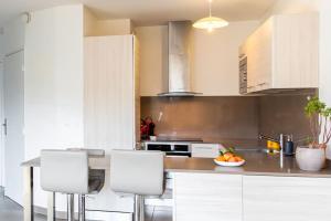 Kuchnia lub aneks kuchenny w obiekcie L8 Calm, panoramic Sea View withTerrace, Parking & AC