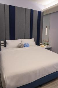Postel nebo postele na pokoji v ubytování 鴝花甜點民宿 QuHua Sweety B&B