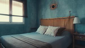Cama o camas de una habitación en Hostal Esfigueral