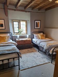a bedroom with two beds and a window at Wilde Rooms in Weston