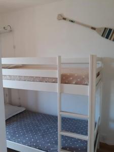 Posteľ alebo postele v izbe v ubytovaní GITE LES BOTIAS