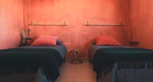 Cama o camas de una habitación en Hostal Esfigueral