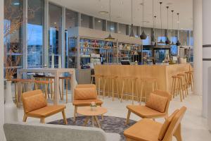Lounge nebo bar v ubytování NH Toulouse Airport