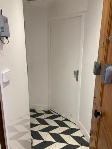 a hallway with a black and white checkered floor at Le petit Jean Macé- Universités -Quais du Rhône in Lyon