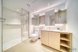 Koupelna v ubytování Opulent 1BR at Belgravia Tower JVC by Deluxe Holiday Homes