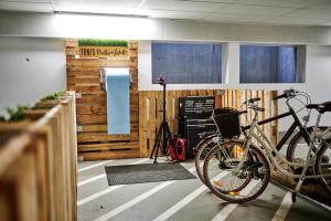 a bike parked in a room with a wall at Gästehaus Wenisch in Straubing