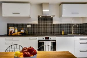 Η κουζίνα ή μικρή κουζίνα στο Sweett - Tardieu