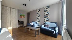 Posezení v ubytování Logis Hôtel Auberge de l'Allagnonette