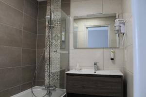 Koupelna v ubytování Logis Hôtel Auberge de l'Allagnonette