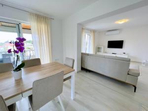 TV a/nebo společenská místnost v ubytování Stel Mar Apartment