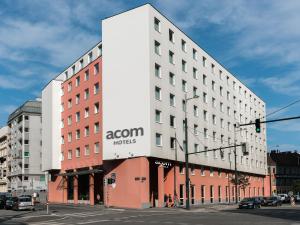 acom-Hotel Vienna في فيينا: مبنى عليه لافته