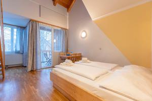 a bedroom with a large bed and a large window at FerienPark Kreischberg by ALPS RESORTS in Sankt Lorenzen ob Murau