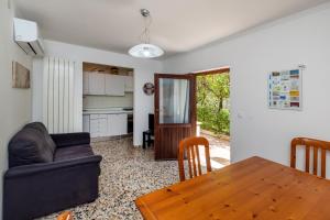 a living room with a couch and a table at CASA BELL - Appartamento con parcheggio privato e bike room in Finale Ligure