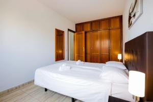 Posteľ alebo postele v izbe v ubytovaní Palm Mar Romantic Suite A11