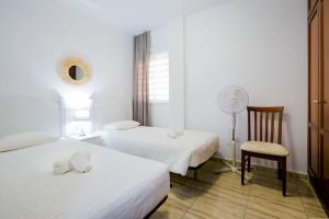 Posteľ alebo postele v izbe v ubytovaní Palm Mar Romantic Suite A11 + 28 fotografií