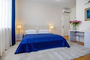 Posteľ alebo postele v izbe v ubytovaní PALACE SCHÖN MILESI - esense of prestige - private pool - old money style luxury rooms - walking distance to the old town, the beach and all amenities - BURALUX properties