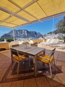 Üldine mäevaade või majutusasutusest Private Villa Sea VIEW CON TERRAZZA E GIARDINO pildistatud vaade
