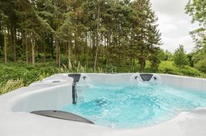 Bazén v ubytování Riverside Cabins nebo v jeho okolí
