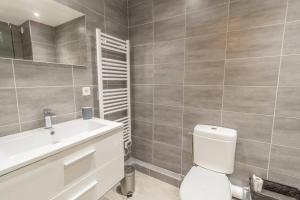 L13 Central flat 5mins walk to beach AC/Balcon/WIFI