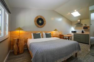 a bedroom with a large bed and a kitchen at Quinta da Bicuda in Cascais