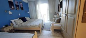 Posteľ alebo postele v izbe v ubytovaní ILEKTRA Apartments Blue & Red