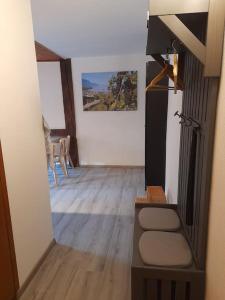 Кухня або міні-кухня у Studio mansardé chez un vigneron au village au 3ème étage sans ascenseur