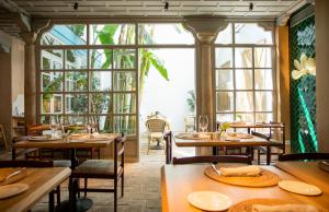 Restauracja lub miejsce do jedzenia w obiekcie Hospes Las Casas del Rey de Baeza, a Member of Design Hotels