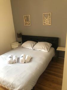 A bed or beds in a room at Le Gambetta T2 Cosy Hypercentre WIFI Fibre avec parking