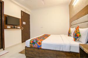 Postel nebo postele na pokoji v ubytování FabHotel Airport Avalon - Nr IGI Airport New Delhi