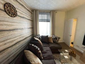 a living room with a couch and a large wall at Impeccable 3-Bed Home Away From Home in Swindon in Swindon
