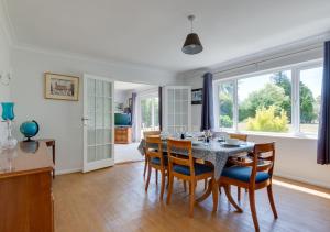 a kitchen and dining room with a table and chairs at 10 North Warren in Aldeburgh