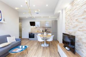 L19 1BDR Massena central 2mins Sea/PromenadeAC/Balcony